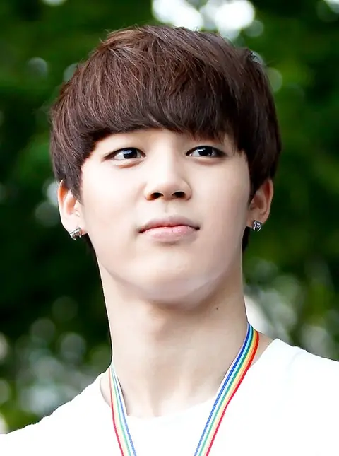 Park Ji-min at a fanmeeting, 15 September 2013.jpg