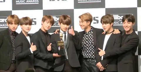 170529 BTS at a press conference for the BBMAs (3).png