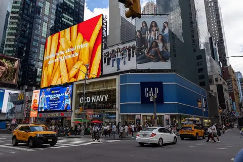 Gap & Old Navy Times Square NYC landscape.jpg
