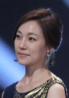 Jin Kyung (cropped).jpg
