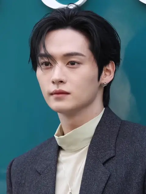 Lee Know of Stray Kids, September 2, 2025 (8).png