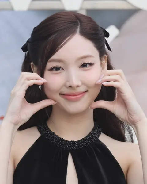 251120 NAYEON.png