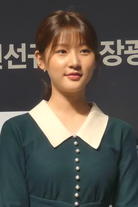 2018-10-08 Kim Sae-ron (2).png