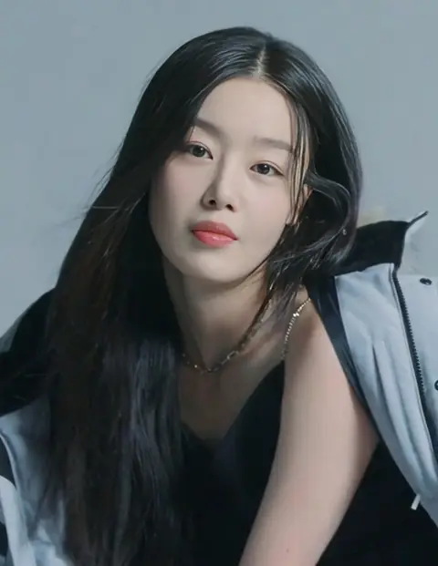 Han Sun-hwa in October 2022.png