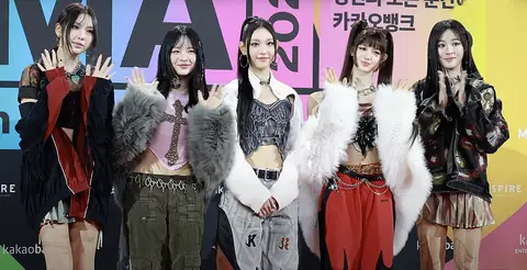 NewJeans at the 2023 Melon Music AwardsL–R: Hyein, Hanni, Haerin, Danielle, and Minji