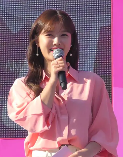 20191013 Kim Yoo-jung 김유정 Pink Run (2).jpg