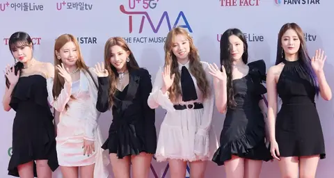 190424 더팩트 뮤직 어워즈 레드카펫 여자아이들.jpg
