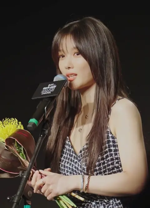 20221012 Kim Yoo-jung 김유정 BIFF Asia Star Awards (04).jpg
