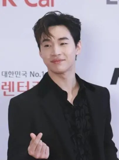 191217 Henry at the 2020 Korea First Brand Awards.jpg