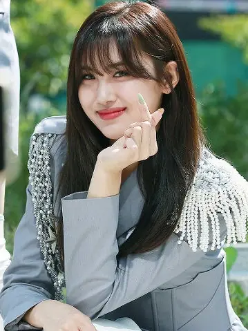 Aisha at a fanmeeting on September 19, 2019 (2).jpg