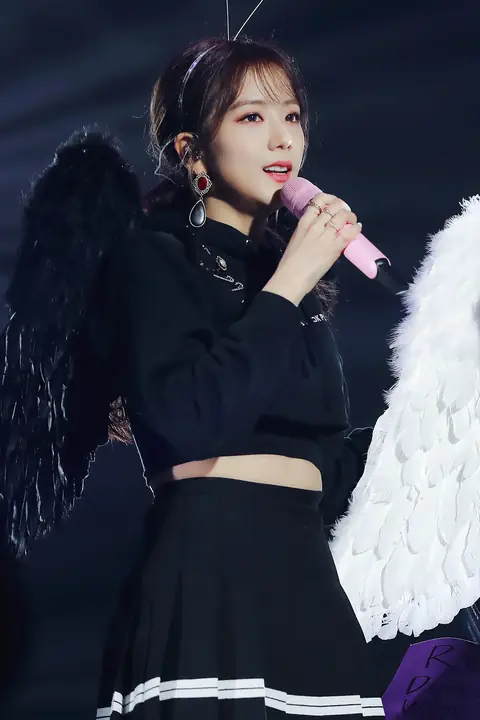 Kim Ji-soo in Sydney on June 15th, 2019 04.png