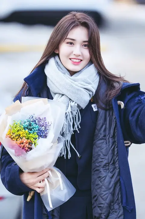 170203 청담중학교 졸업식 전소미 (2).jpg