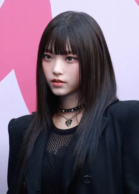 Haerin Seoul Fashion Week 3.jpg