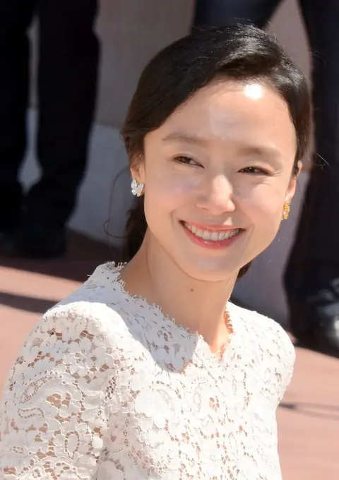 Jeon Do-yeon Cannes 2014.jpg