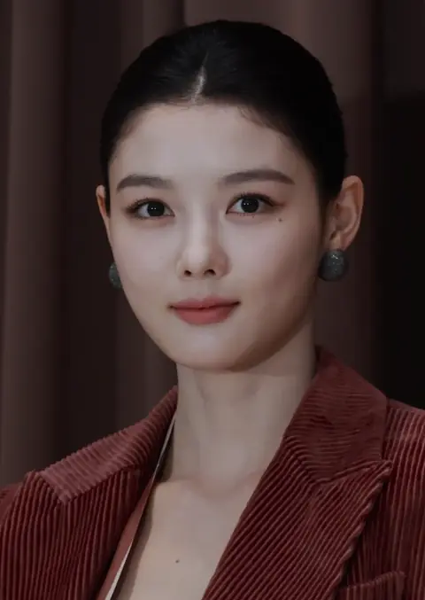 Kim Yoo-jung in October 2025 02.png