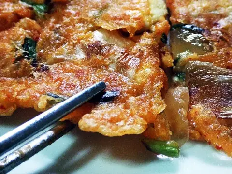 Kimchi-buchimgae 2.jpg