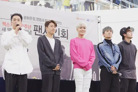 170504 젝스키스 팬사인회 은지원 이재진 김재덕 강성훈 장수원 출처.jpg