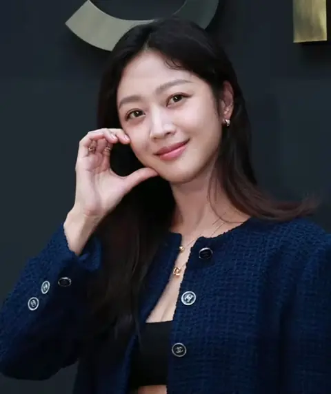 Jo Bo-ah at Chanel Coco Crush Photocall event.jpg