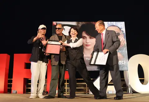 Handprinting, Juliette Binoche.jpg