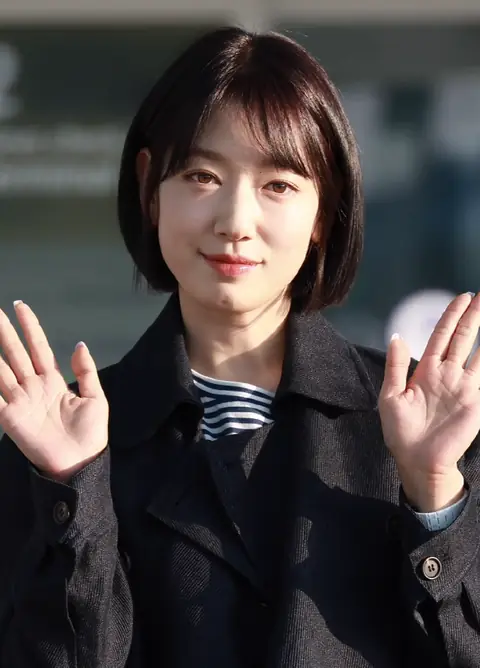 Park Shin-hye in April 2025.png
