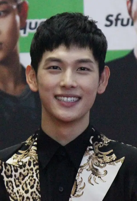 Yim Si-wan at Sfunz Square Super Concert, 14 September 2013 02.jpg