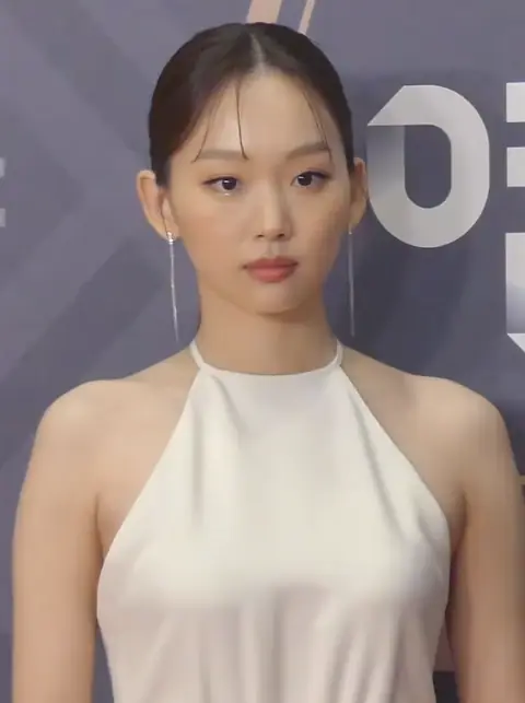 Jin Ki-joo in December 2018.png