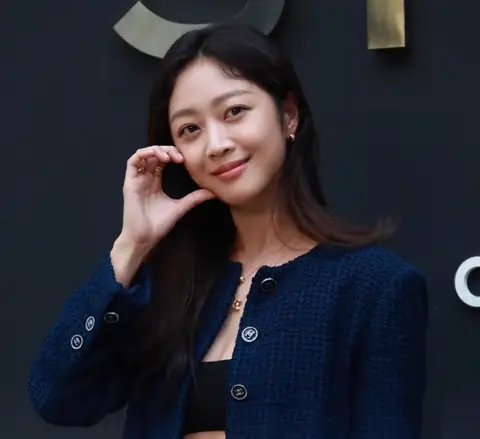 Jo Bo-ah on CHANEL Coco Crush pop-up photocall.png