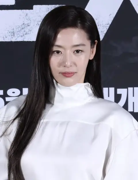 Jun Ji-hyun in April 2026.png