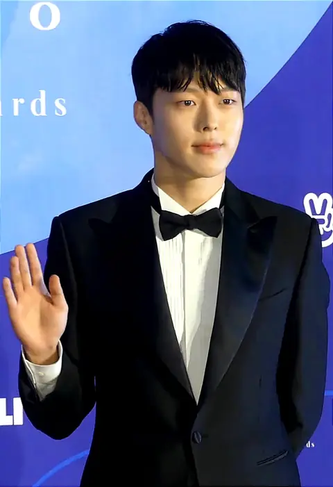 Jang Ki-yong at 55th Baeksang Arts Awards (1).jpg