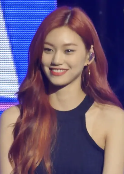 Doyeon weki meki 2019 2.jpg
