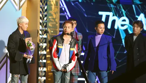 BIGBANG on Gaon Chart Music Awards 2016.png