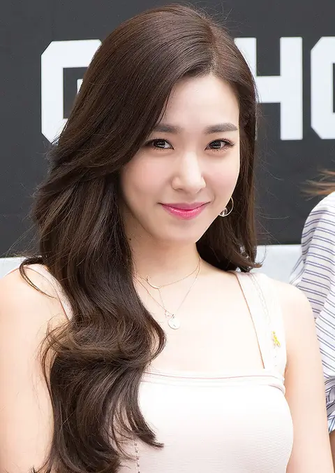 Tiffany Hwang at Starfield Hanam G-SHOCK fan signing on April 16, 2017 (3).jpg