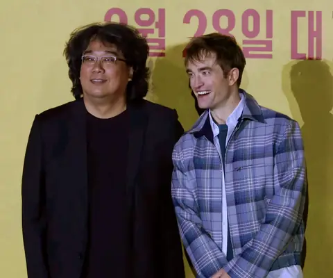 Bong Joon-ho and Robert Pattinson in South Korea for "Mickey 17".png