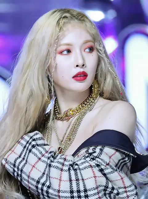 HyunA at Melon Music Awards on December 2, 2017 (2).jpg