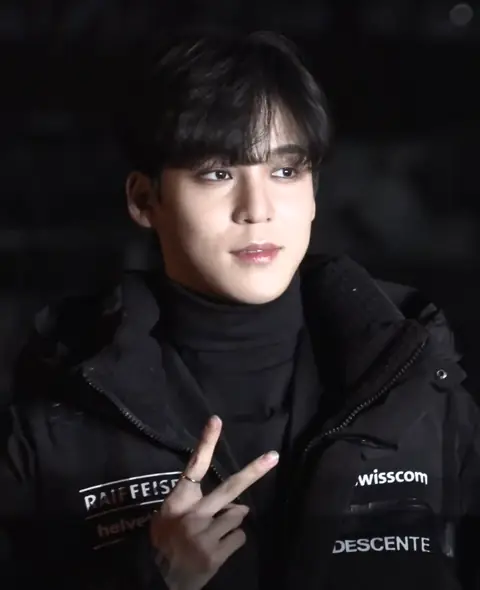 Jeong Yunho (Ateez) in February 2019.png