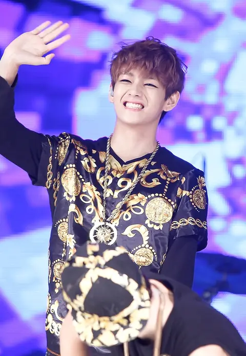 V (Kim Tae-hyung) at the Jeonju Vivid Rock Festival in August 2013 02.jpg