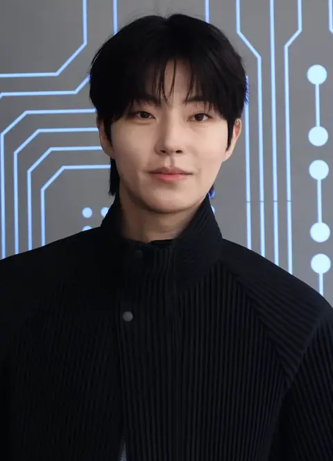 Hwang In-youp in June 2026.png