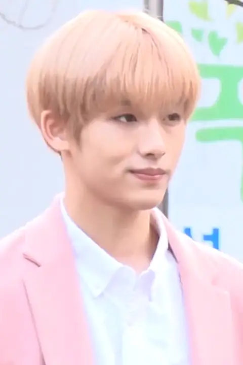 Winwin going to a Music Bank recording in March 2018 02.png