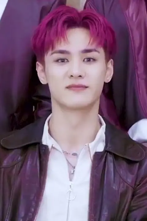 Qian Kun during fanmeeting in December 2019 04.jpg