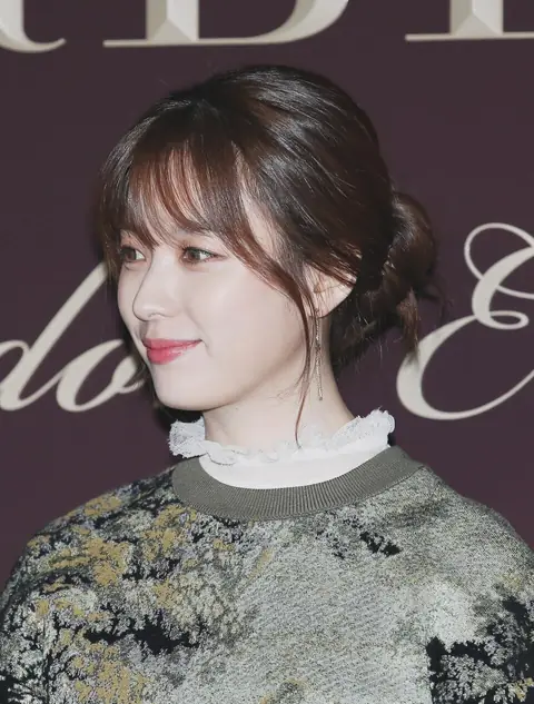 161129 버버리 한효주.jpg