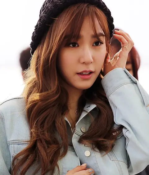 Tiffany Hwang at Incheon Airport on May 20, 2015 01.jpg
