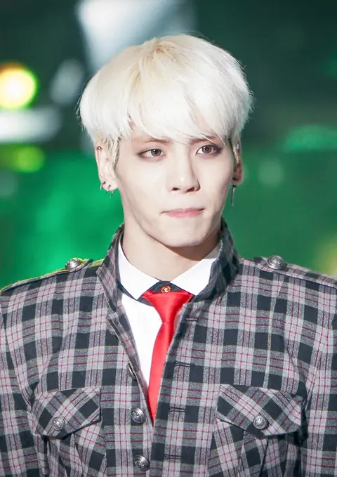 Jonghyun at the 2013 Melon Music Awards 03.jpg