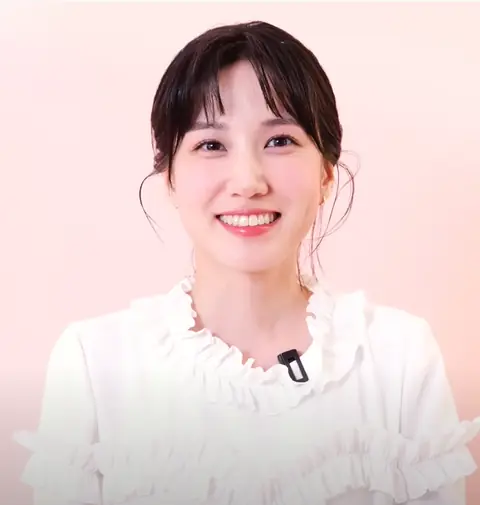 Park Eun-bin 박은빈 for Marie Claire Korea 2022.png