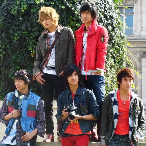 TVXQ in Paris France cropped.JPG