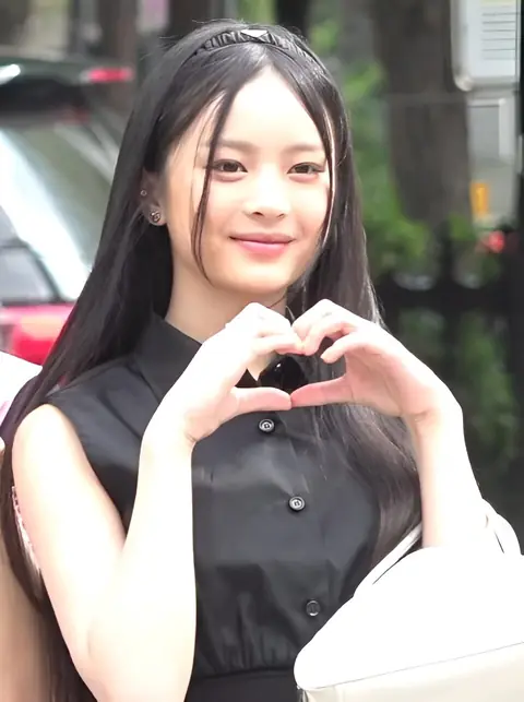 Hanni at Music Bank on August 4, 2022.jpg