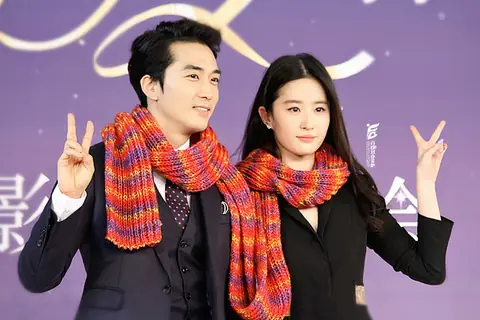 Liu Yifei Song Sehun in 2015.jpg