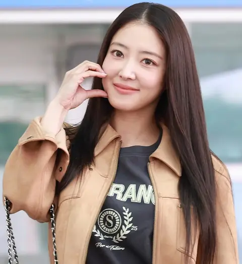 Lee Se-young at Incheon International Airport on 28022025 (2).jpg