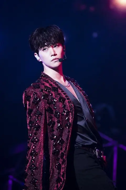 Lee Junho in "JUNHO THE BEST" concert in Japan on December 06, 2018.jpg