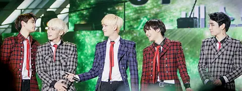 Shinee at the 2013 Melon Music Awards 08.jpg