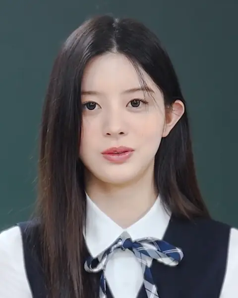 251106 Park Minju from ILLIT.png